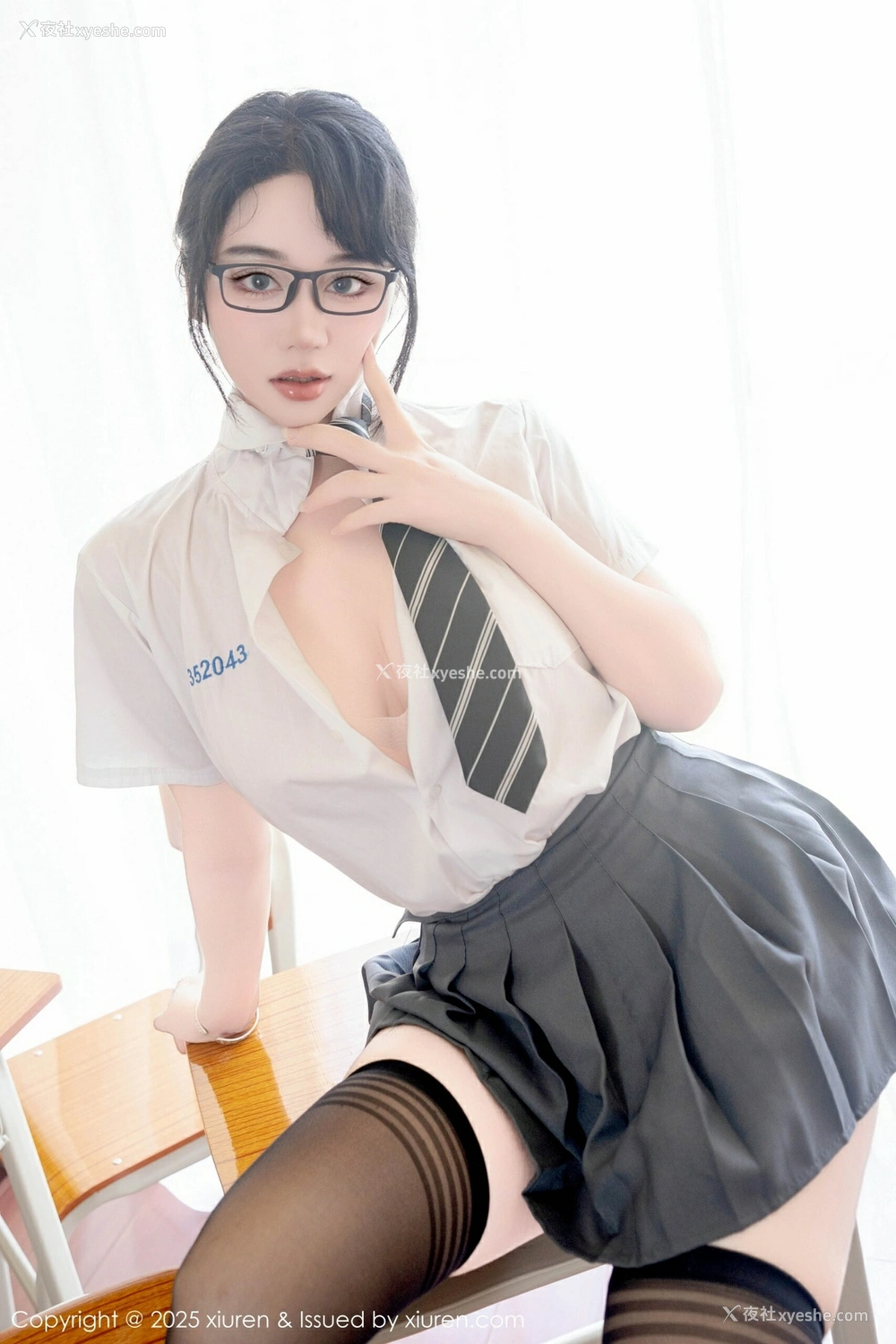 1P - [XiuRen秀人网] No.10530 汐汐爱吃草莓 [86P]