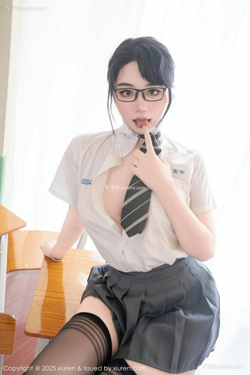 1P - [XiuRen秀人网] No.10530 汐汐爱吃草莓 [86P]