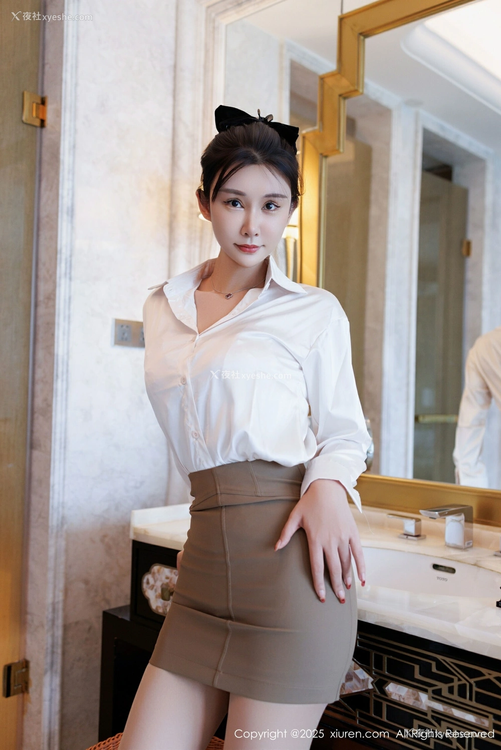 1P - [XiuRen秀人网] No.10543 艺艺yiyi [50P]