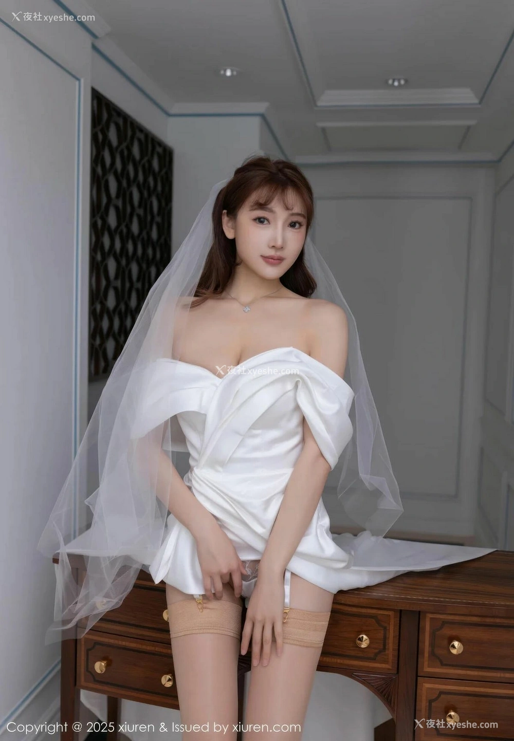 1P - [XiuRen秀人网] No.10535 陆萱萱 [81P]