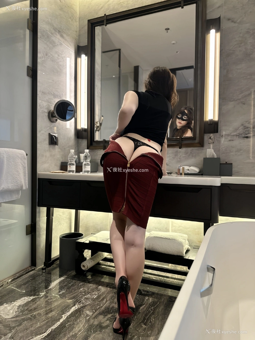 1P - 可可西yyy – 蒙面女侠红色包臀裙 [48P]