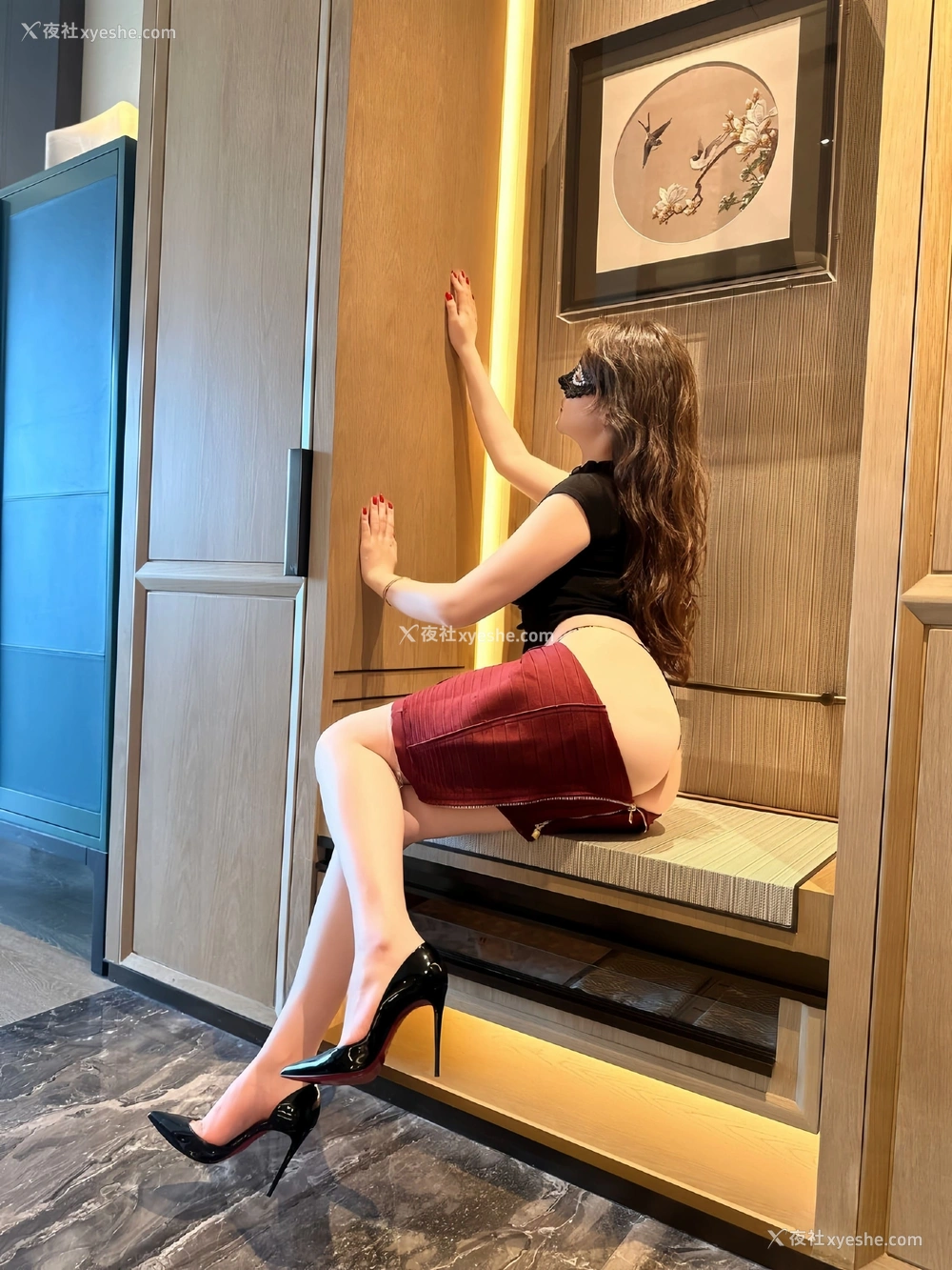 1P - 可可西yyy – 蒙面女侠红色包臀裙 [48P]