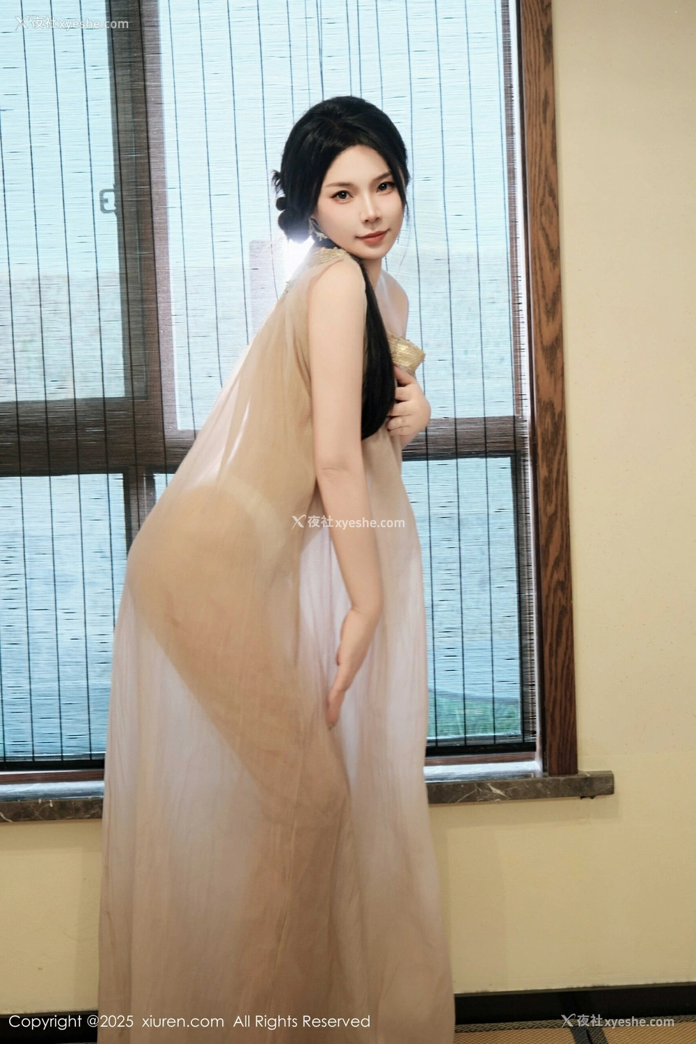 1P - [XiuRen秀人网] No.10500 麦田 [51P]