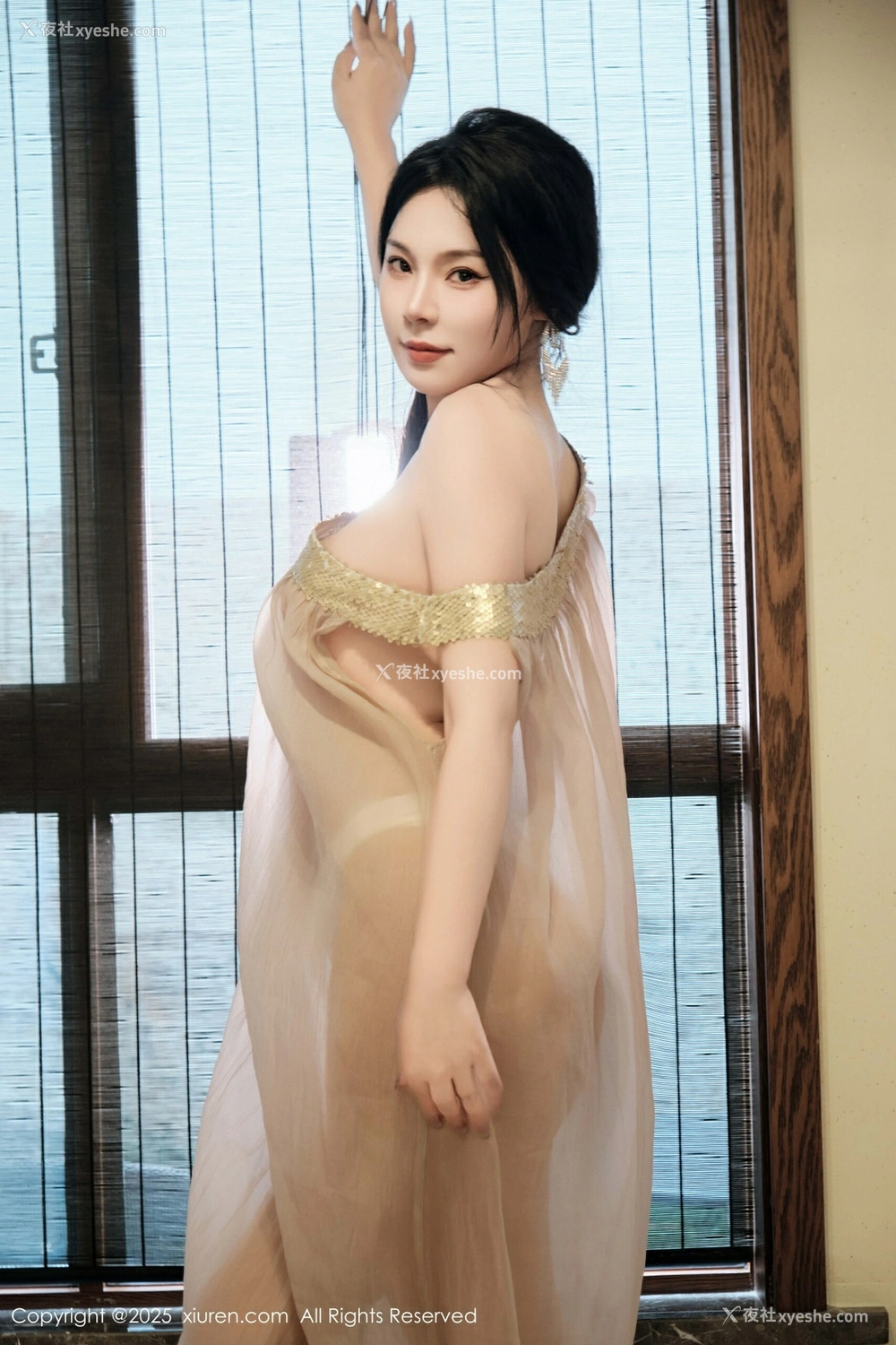 1P - [XiuRen秀人网] No.10500 麦田 [51P]
