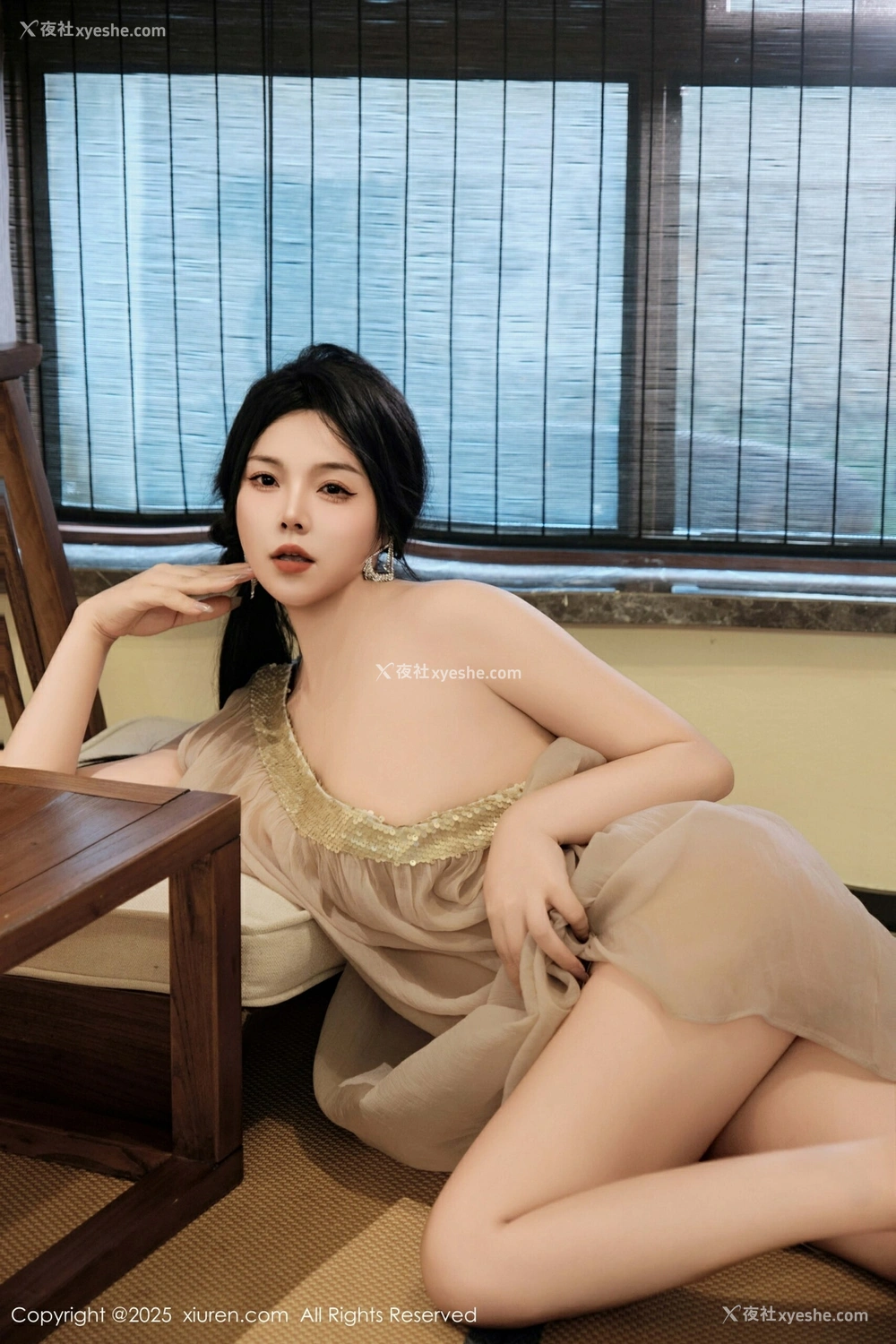 1P - [XiuRen秀人网] No.10500 麦田 [51P]