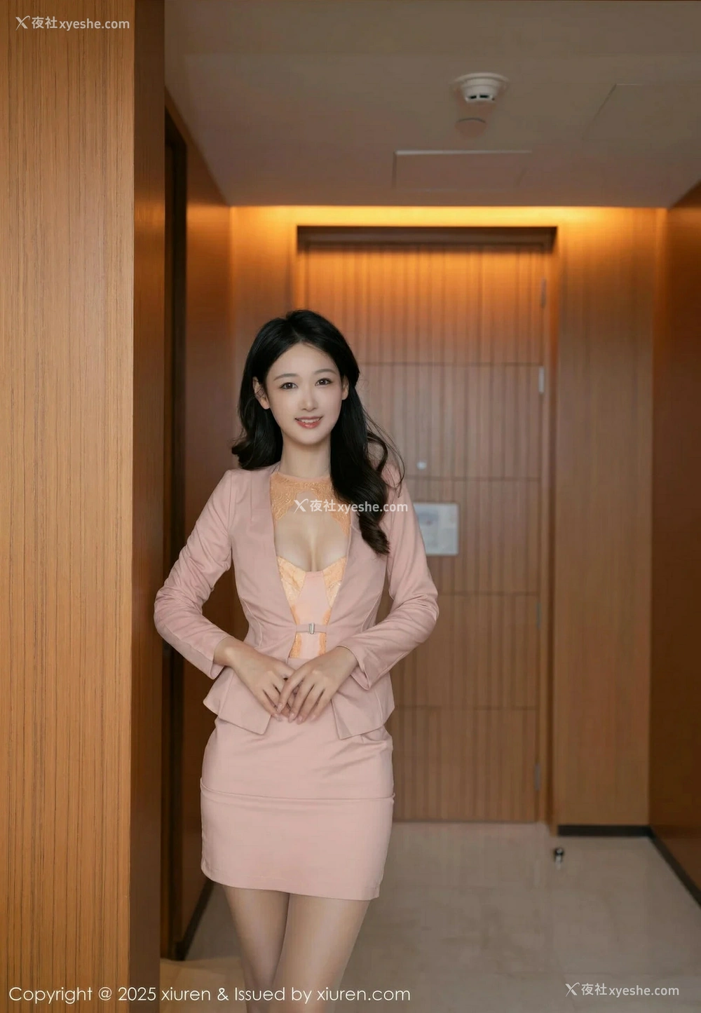1P - [XiuRen秀人网] No.10520 唐安琪 [84P]