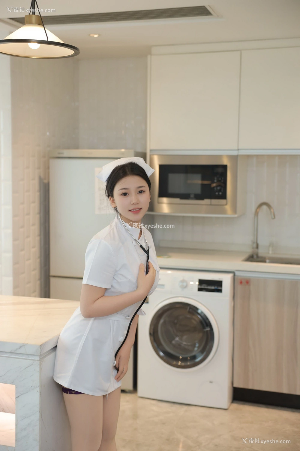 1P - 秀人网 新晋美模 林嘉馨 – 高清无水印完整版《白色护士制服》 [113P]