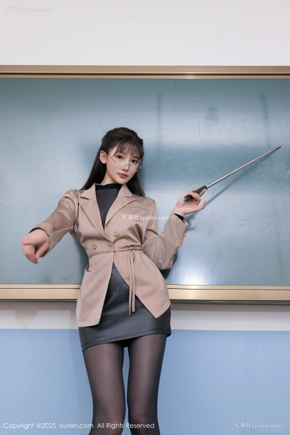 1P - [XiuRen秀人网] No.10558 陆萱萱 [81P]