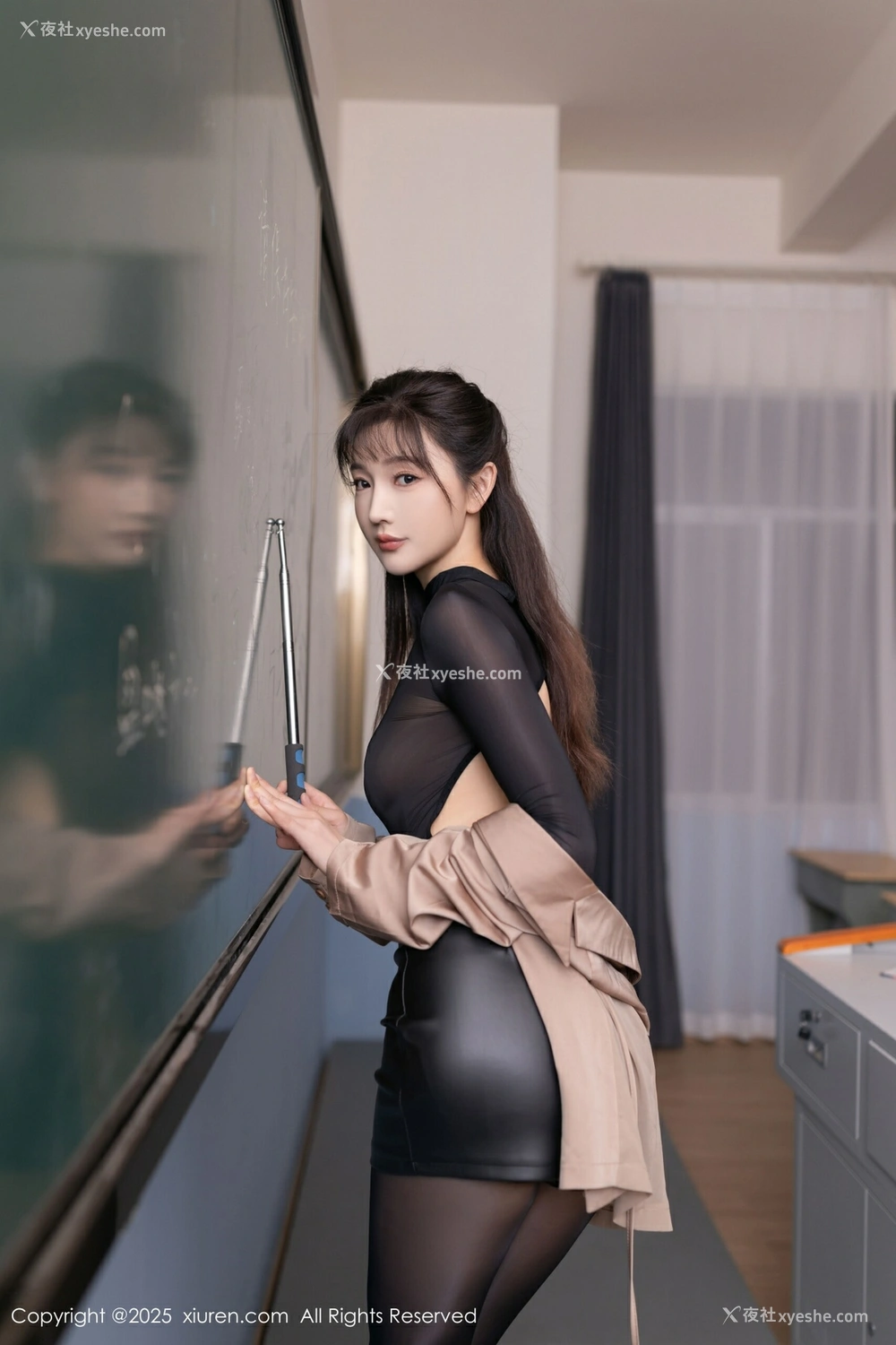1P - [XiuRen秀人网] No.10558 陆萱萱 [81P]