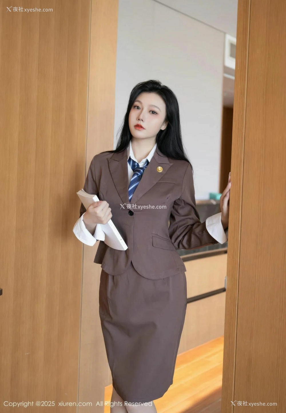 1P - [XiuRen秀人网] No.10571 安然anran [81P]