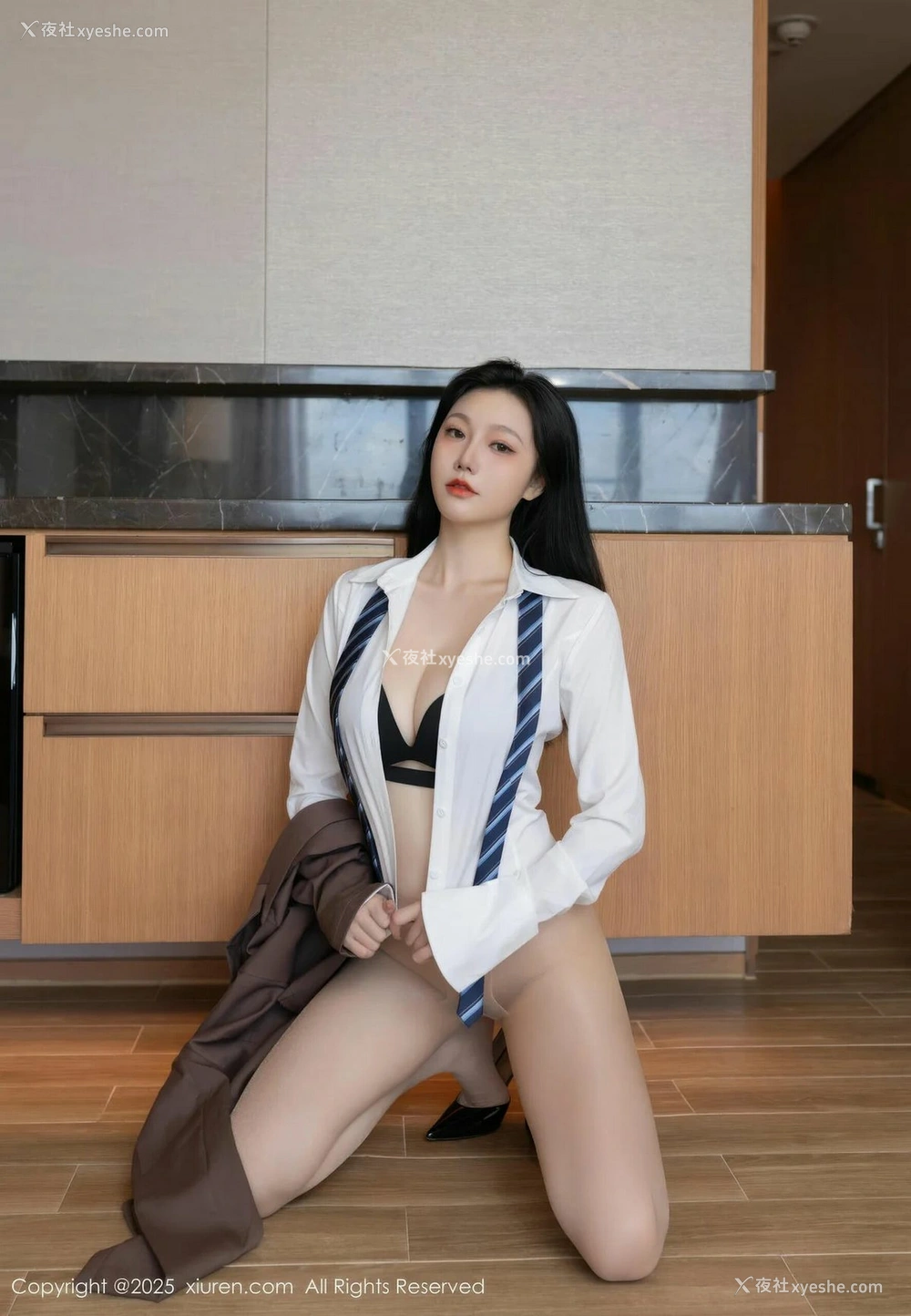 1P - [XiuRen秀人网] No.10571 安然anran [81P]