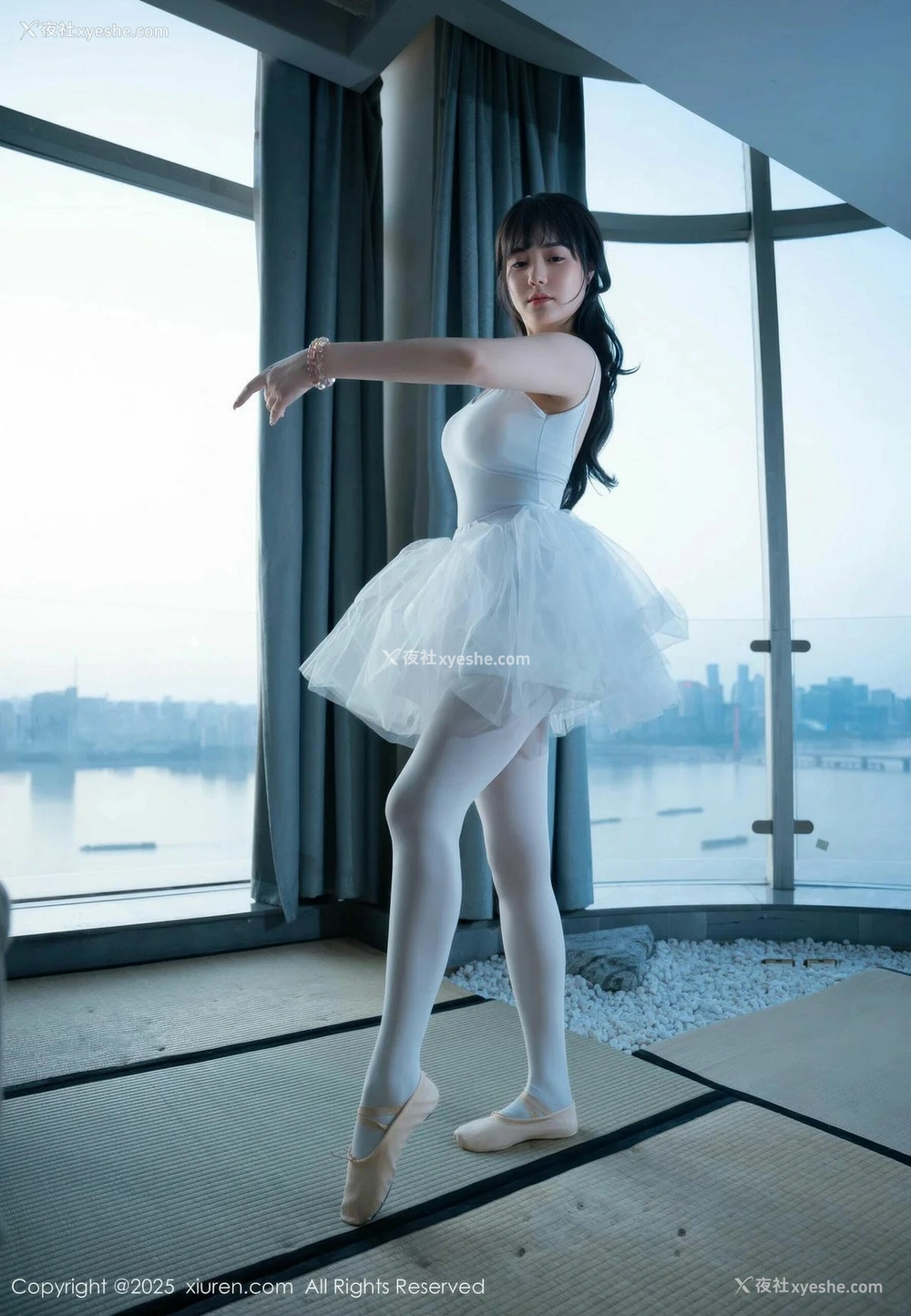1P - [XiuRen秀人网] No.10575 软情 [79P]