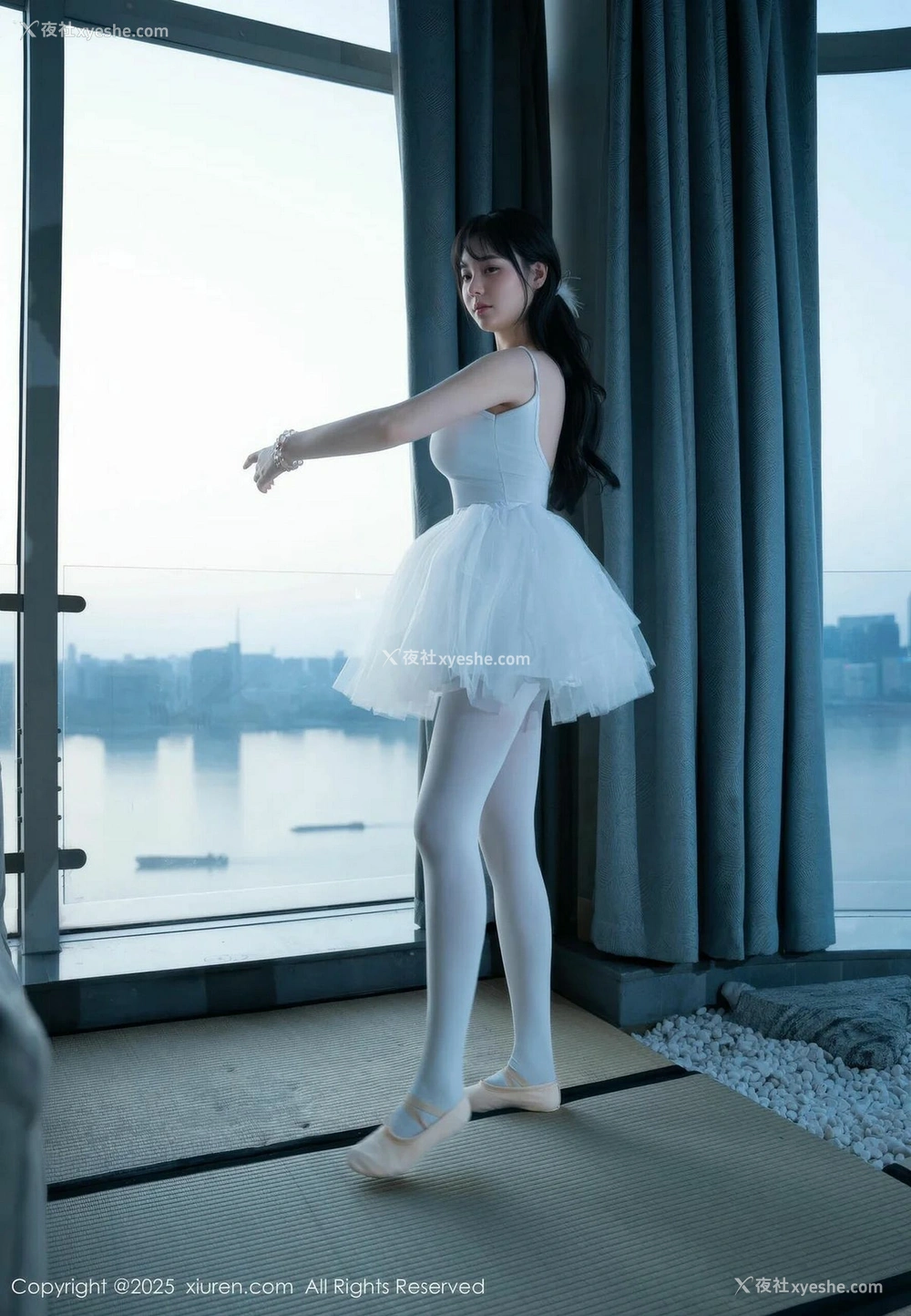 1P - [XiuRen秀人网] No.10575 软情 [79P]