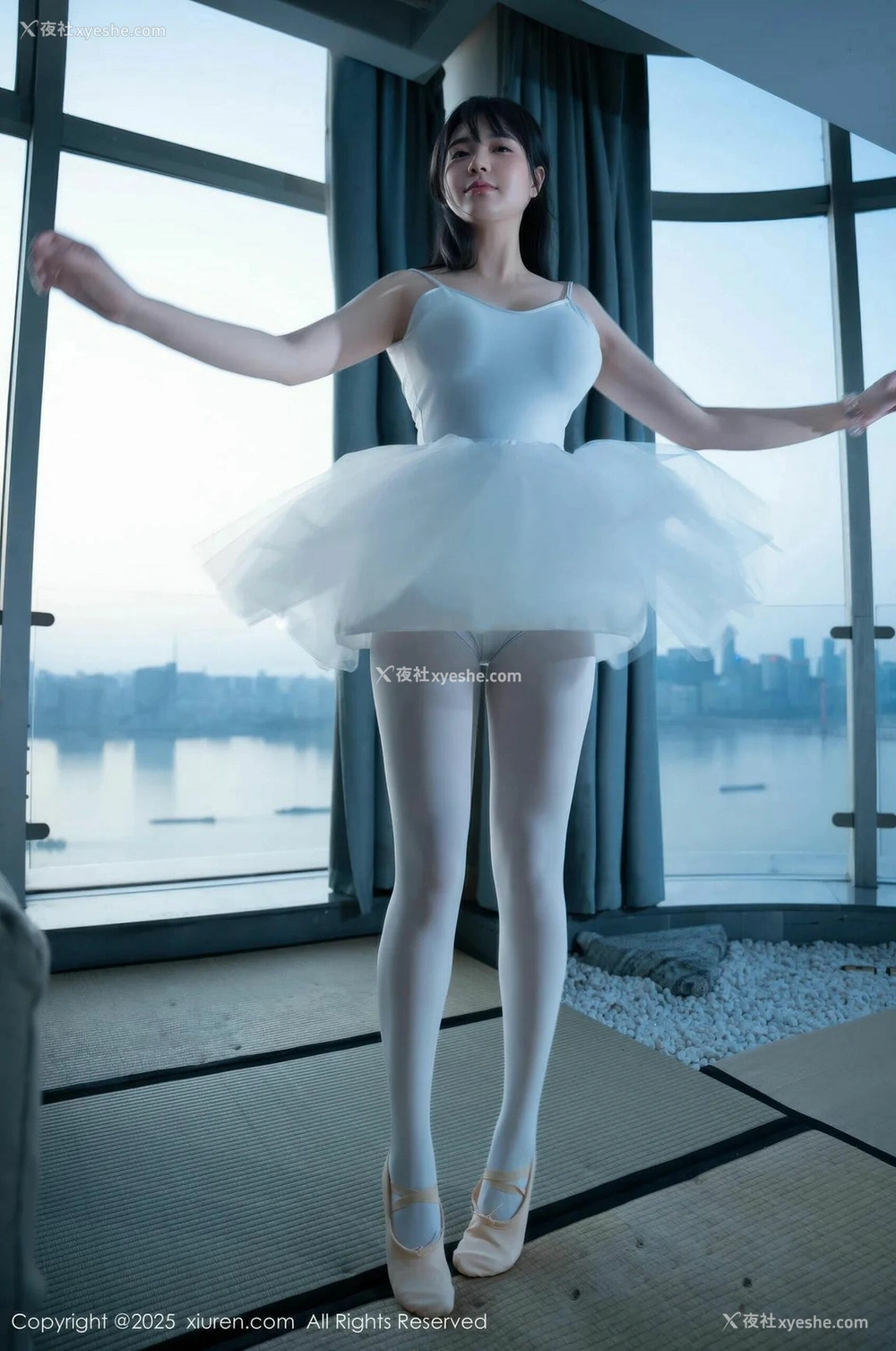 1P - [XiuRen秀人网] No.10575 软情 [79P]
