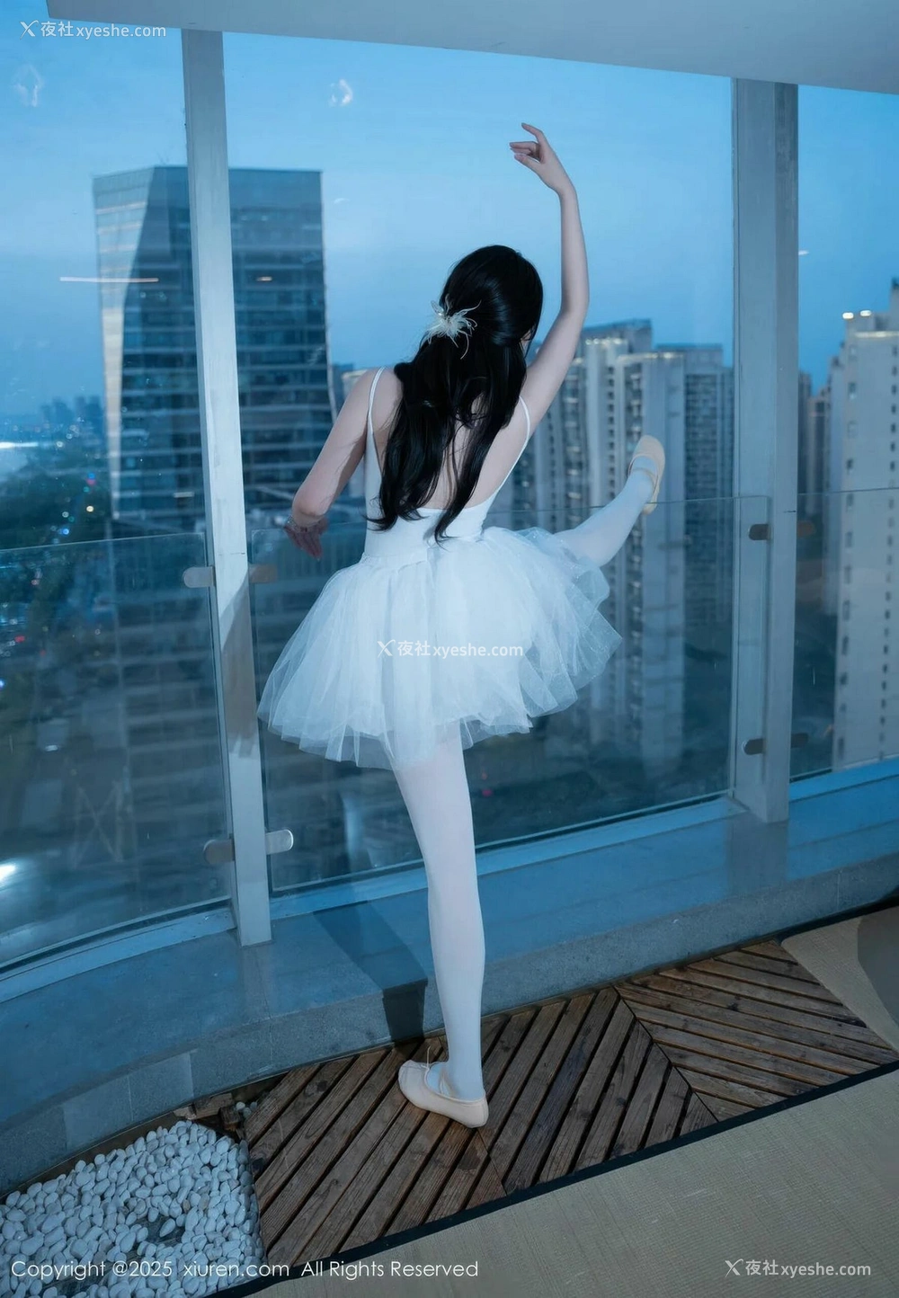 1P - [XiuRen秀人网] No.10575 软情 [79P]