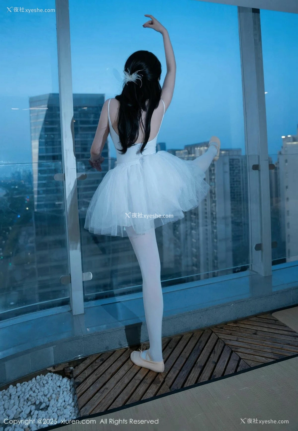 1P - [XiuRen秀人网] No.10575 软情 [79P]