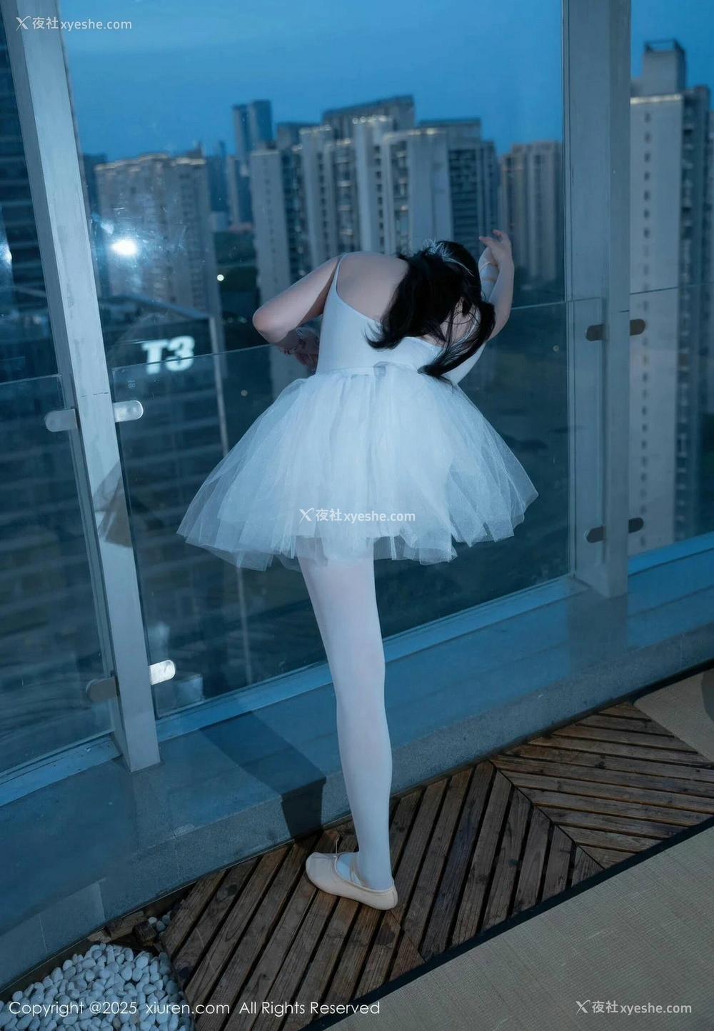 1P - [XiuRen秀人网] No.10575 软情 [79P]