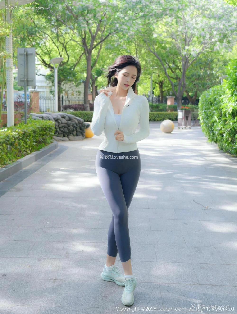 1P - [XiuRen秀人网] No.10595 玫瑰我爱你 [82P]