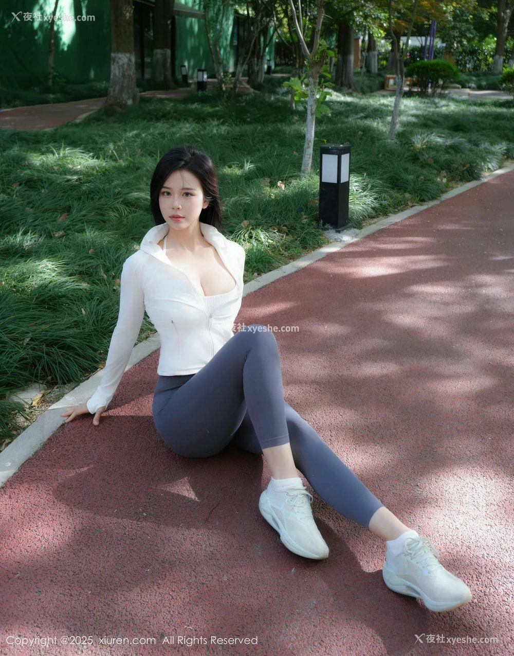 1P - [XiuRen秀人网] No.10595 玫瑰我爱你 [82P]