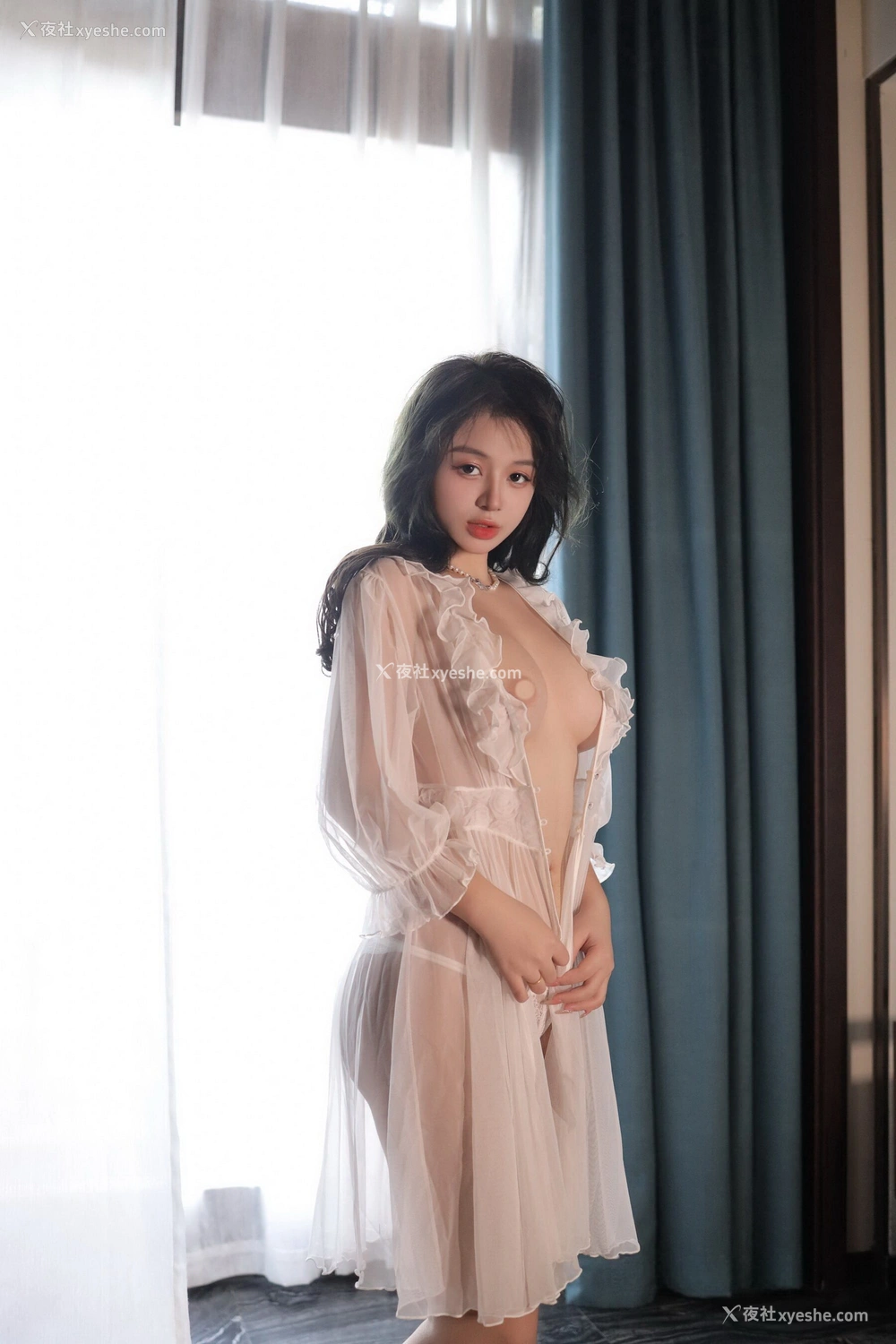 1P - 秀人网 新晋美模 沈思怡 – 超清无水印完整版《性感白色轻透情趣睡裙》 [74P]