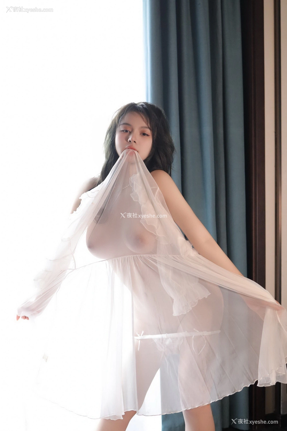 1P - 秀人网 新晋美模 沈思怡 – 超清无水印完整版《性感白色轻透情趣睡裙》 [74P]