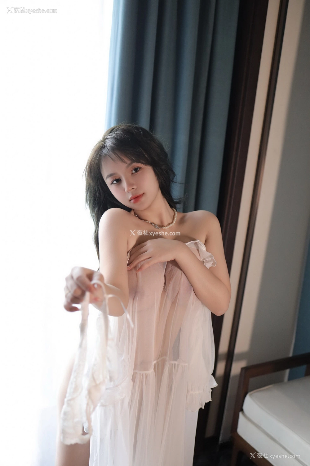 1P - 秀人网 新晋美模 沈思怡 – 超清无水印完整版《性感白色轻透情趣睡裙》 [74P]