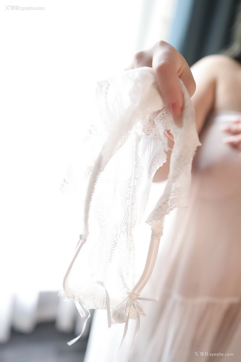 1P - 秀人网 新晋美模 沈思怡 – 超清无水印完整版《性感白色轻透情趣睡裙》 [74P]