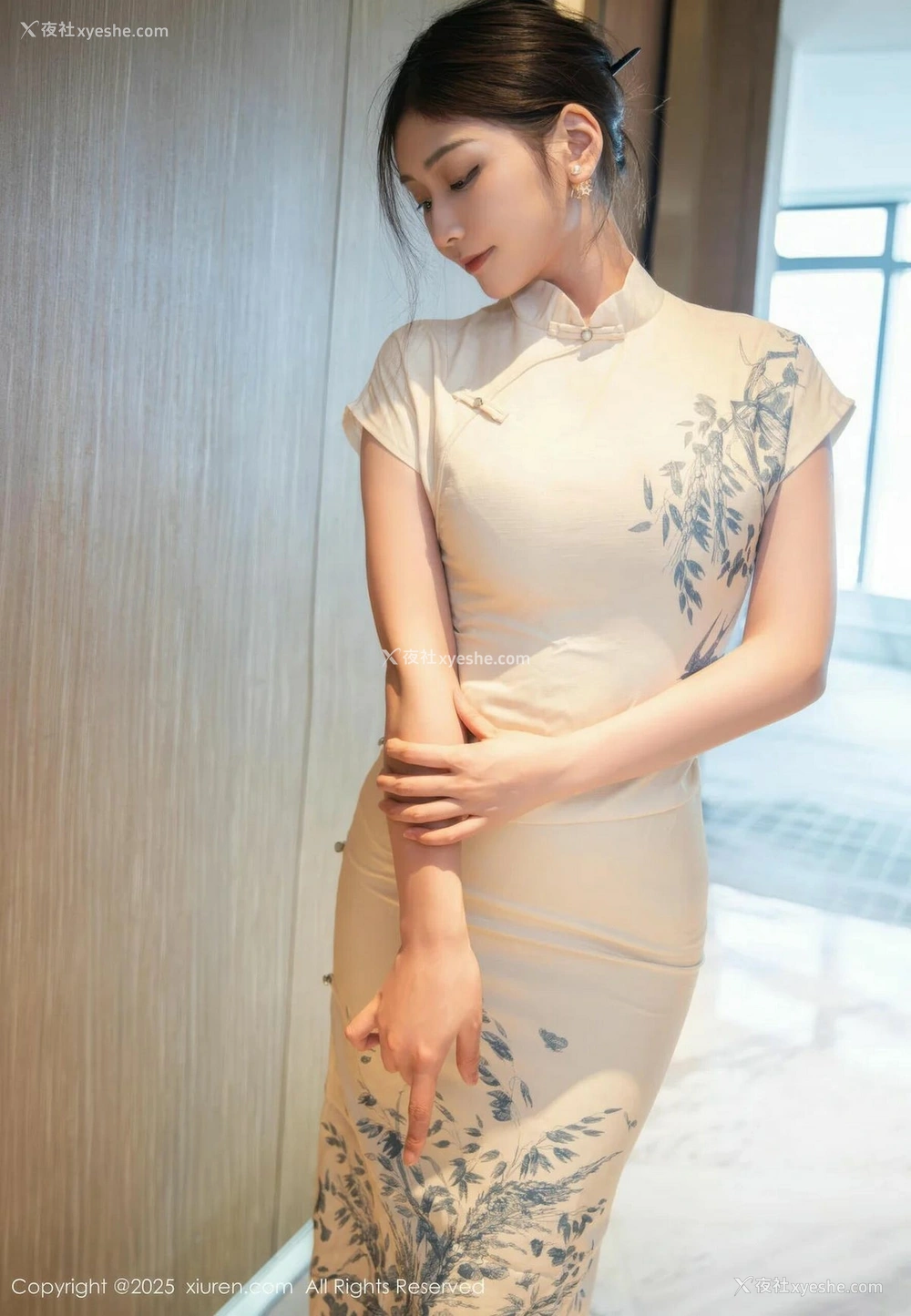 1P - [XiuRen秀人网] No.10605 刘婷婷 [75P]