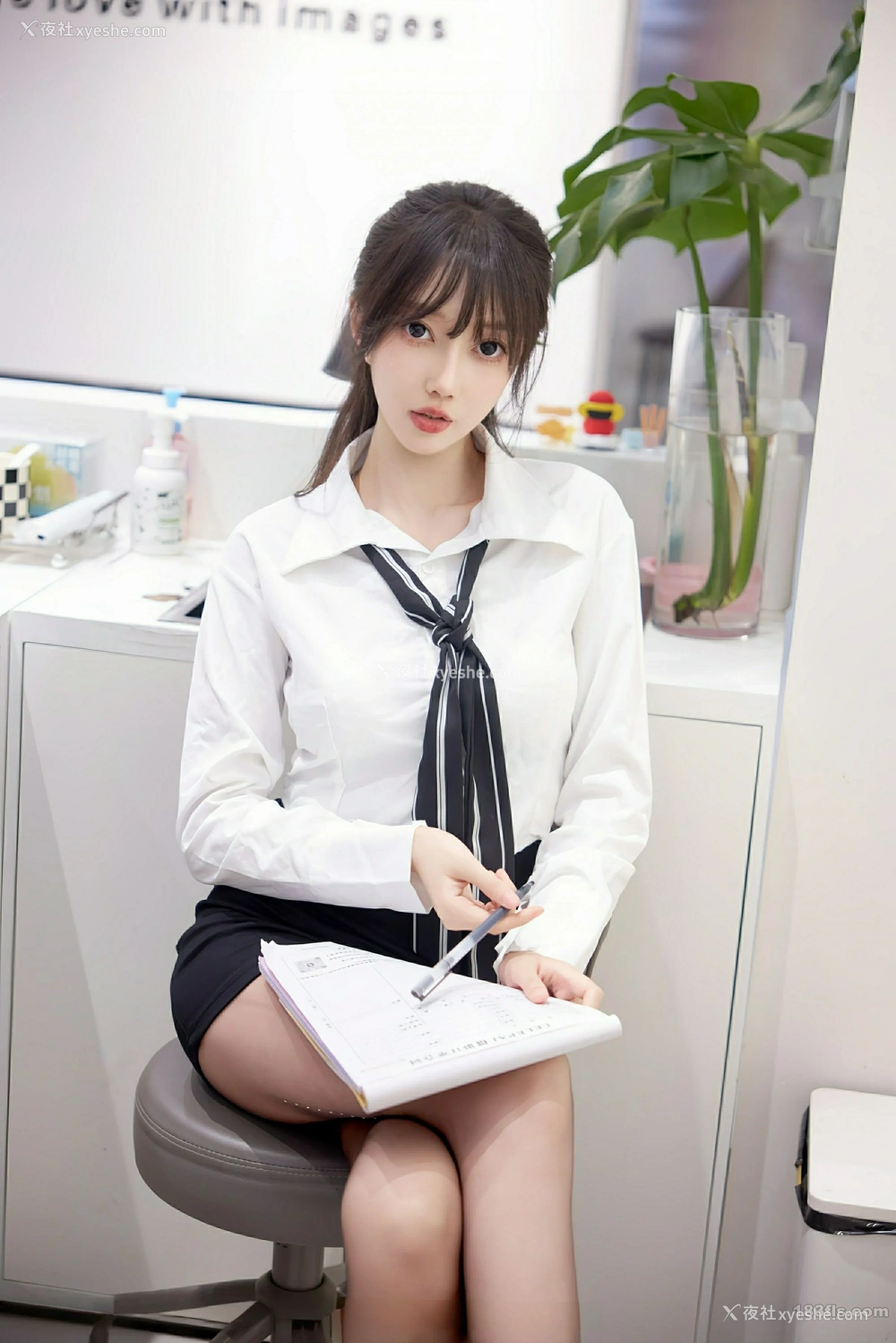 1P - [XIUREN秀人网] No.10636 玥儿玥er