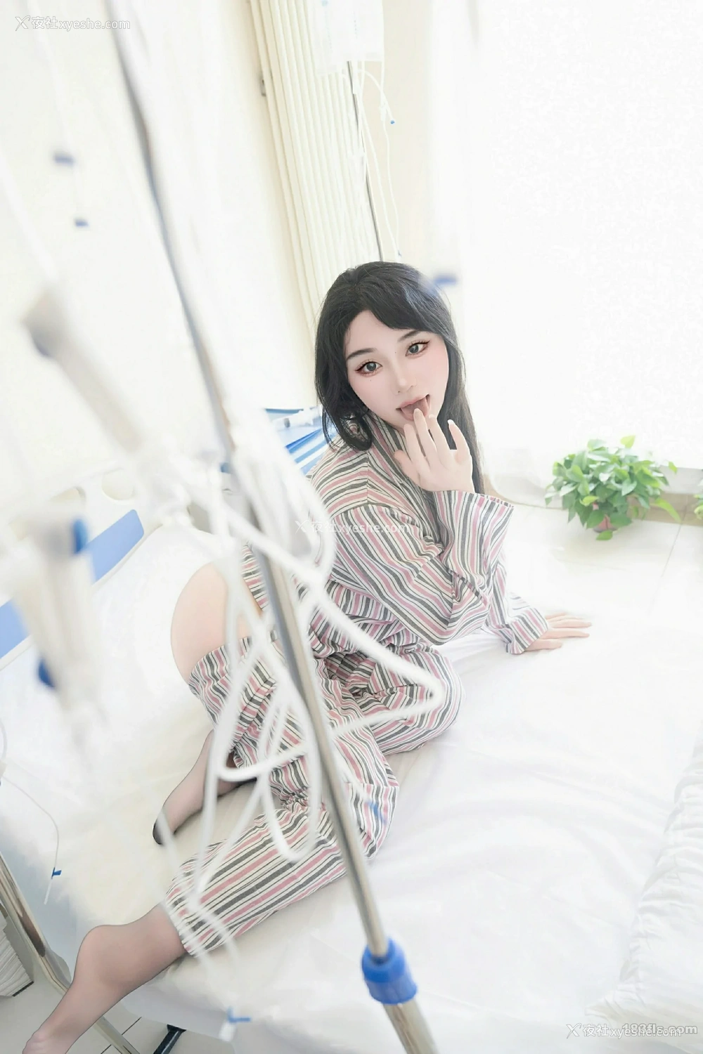 1P - [XIUREN秀人网] No.10648 汐汐爱吃草莓