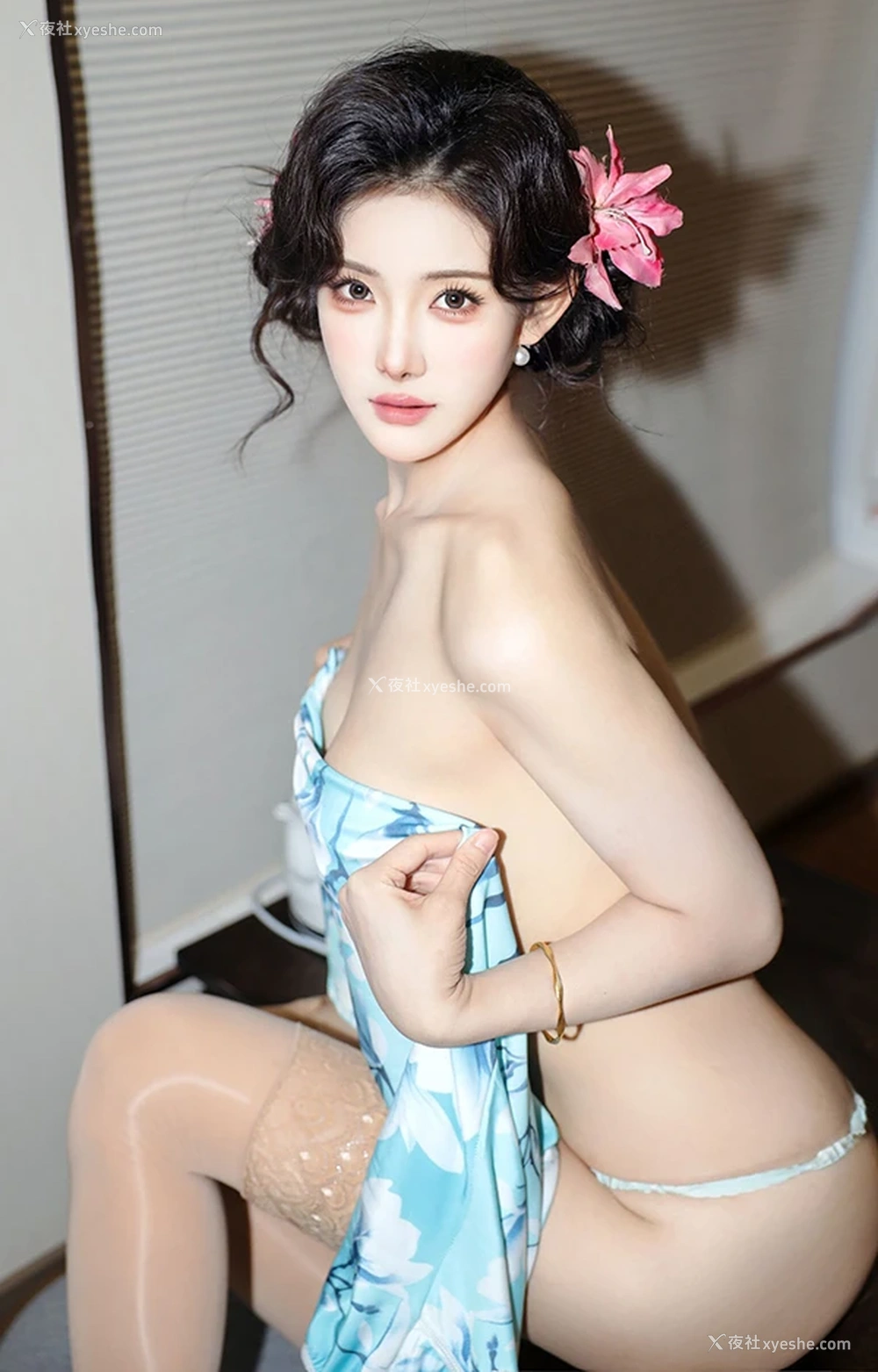 1P - 秀人女神梨霜儿极品美乳粉鲍私购流出福利