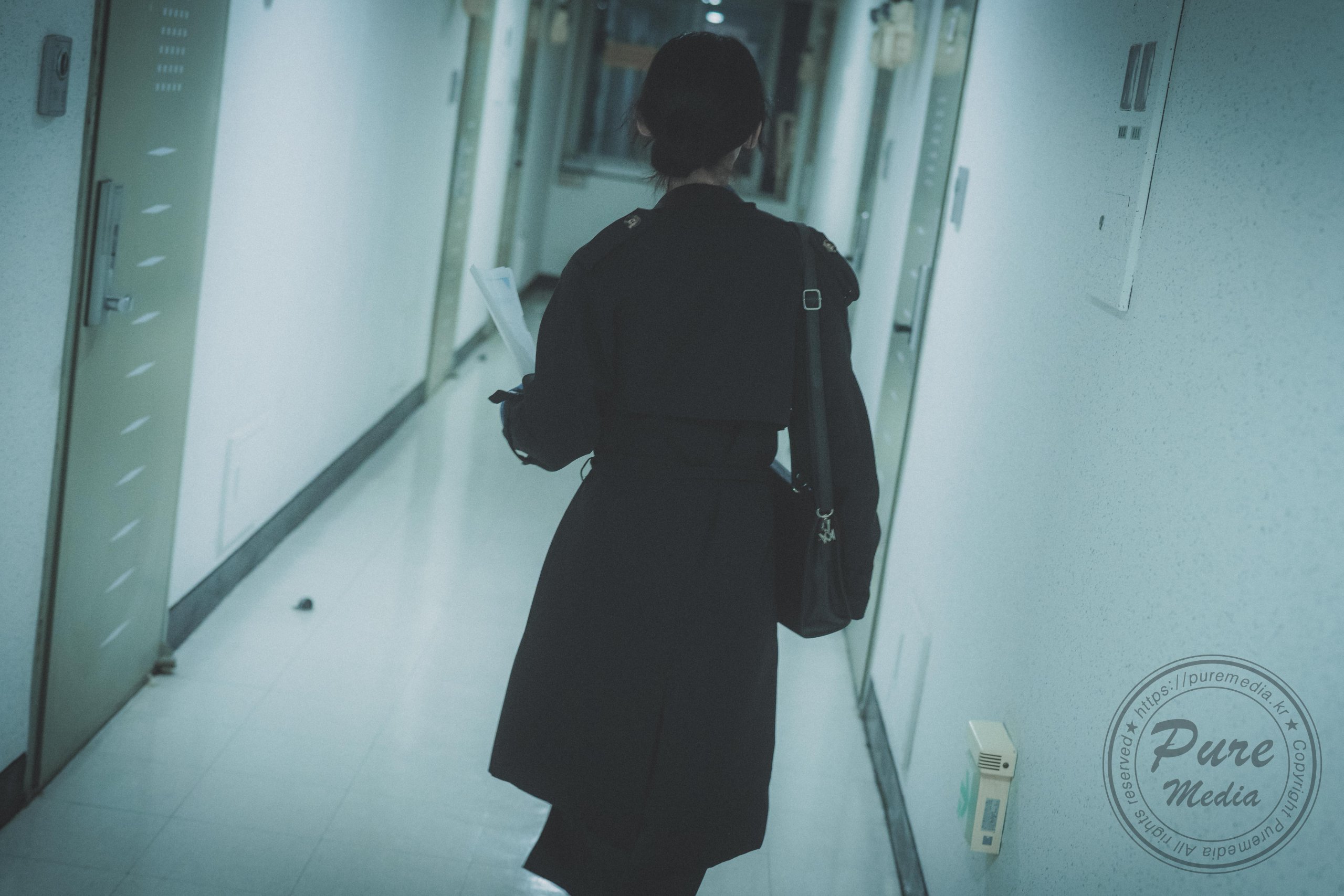 8P - 尾行-女白领故事Yeha