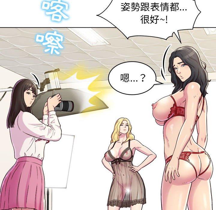 72P - 他和她们的工作室