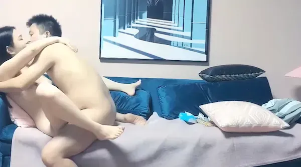 漂亮美女,你能不能好好做爱,脾气好大,硬了又软影响心情,啊啊爸爸操我逼逼,皮肤白皙身材苗条被胖哥又抽烟又玩手机很生气 - 无套内射视频