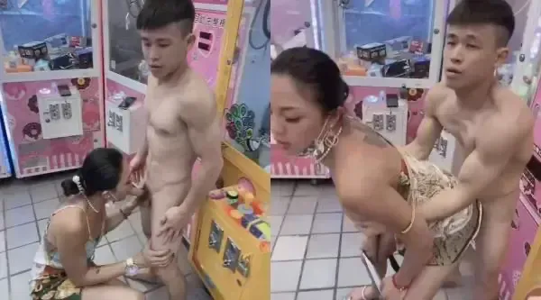 伪娘吃鸡贴贴 矮个子体育生小哥哥第一次3P操男娘表情有点紧张 鸡鸡吃的很享受