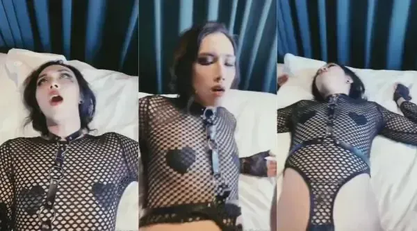 伪娘贴贴 作为小母狗就要被狠狠的怼 掐着脖子耳光啪啪响 吐着狗舌头表情还特享受