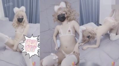 清纯娃娃脸白丝小母狗,卡哇伊清纯系萝莉女奴,逼粉奶大人形小母狗,戴上肛塞尾巴,跪地翘起翘臀让爸爸后入蜜穴 - 无套内射视频