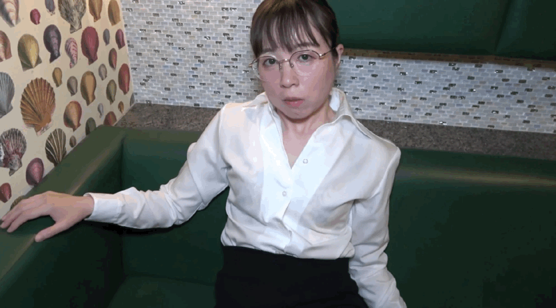 fc2-ppv 4722202【无码流出】熟女身穿迷你裙戴眼镜扮成情色女教师，遭男子颜射惩罚