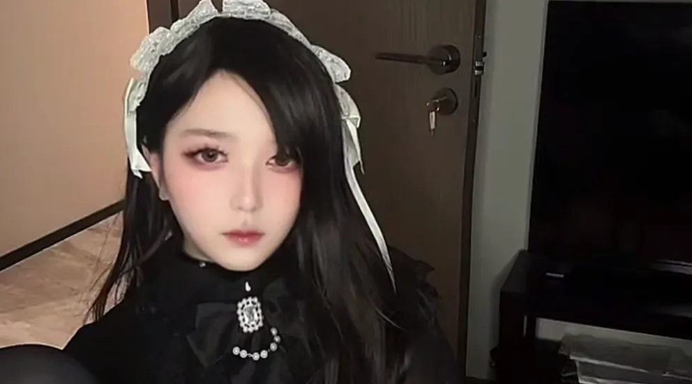 【男娘】推特男娘狗蛋给主人展示今天的穿搭，结果却忍 不住在主人面前🥵