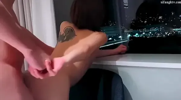 富商大佬重金约炮拥有明星气质的极品美女 口活一流 窗台边肏到床上无套 呻吟好听各种高潮脸