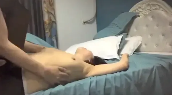 黑丝高跟熟女阿姨吃鸡啪啪 太大了慢点 给我给我老公 射在我逼逼里 被小伙大鸡吧操的受不了