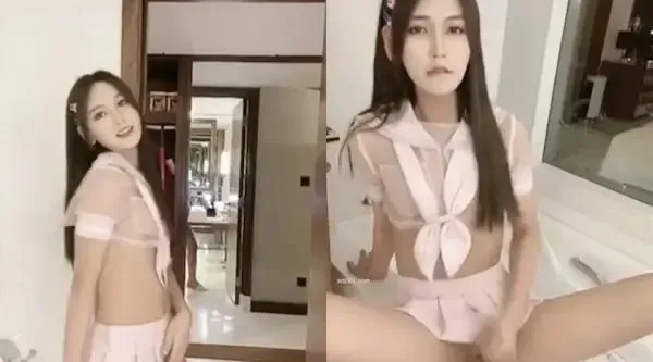 漂亮伪娘 在家愉快的玩耍着 把自己的仙女棒