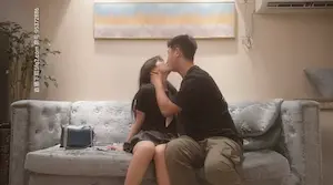 小宝寻花约了个JK装萌妹子骑身上调情，沙发上位骑坐再到床上操后入猛操，呻吟娇喘非常诱人