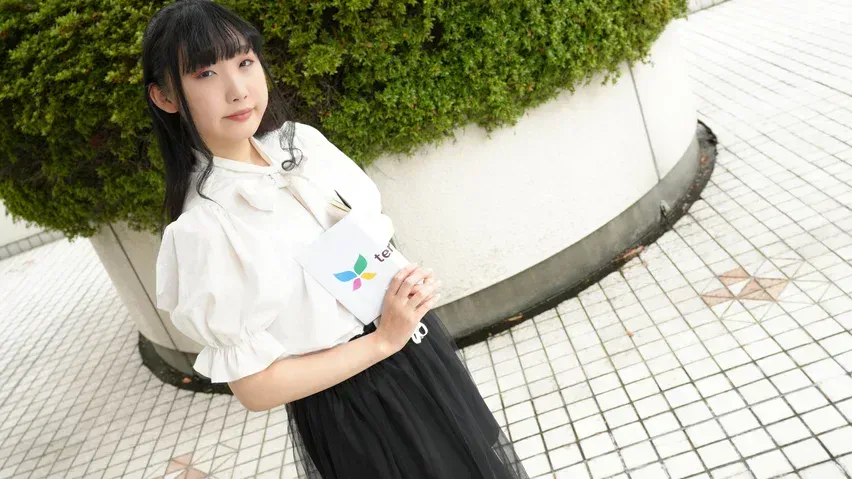 瘦美女 Rin Nanba 也要骑鸡巴和射精