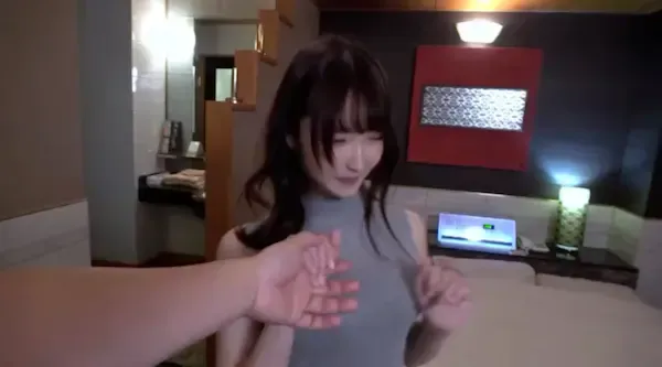 FC2-PPV-4082215 21岁 数学实习老师。纤细的身躯整个姿势颤抖颤抖，被最深的中出弄得眼花缭乱的感觉真好。